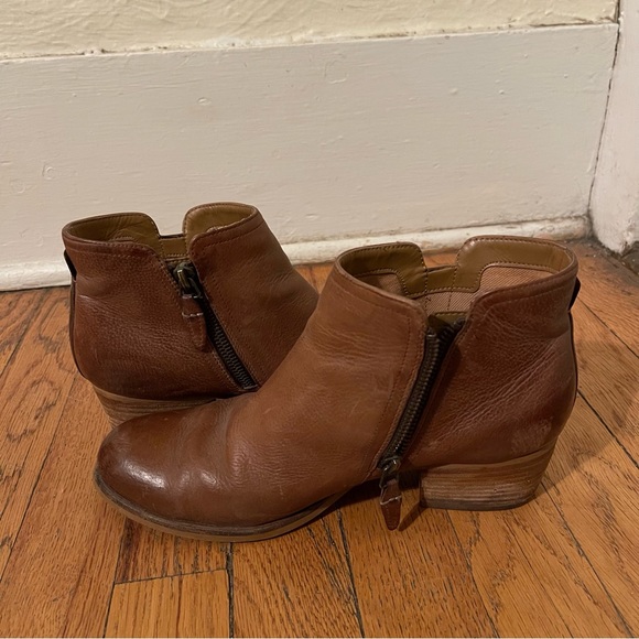 Clarks Tan Leather Ankle Boots - Picture 2 of 8